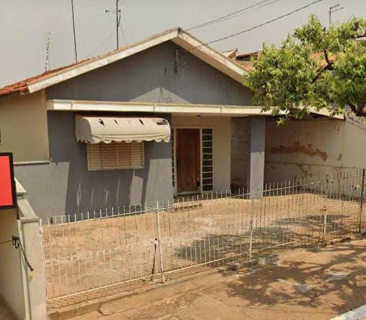 Vende-se casa no centro de Tanabi