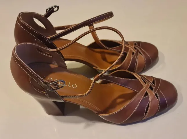 Scarpin corello couro marrom