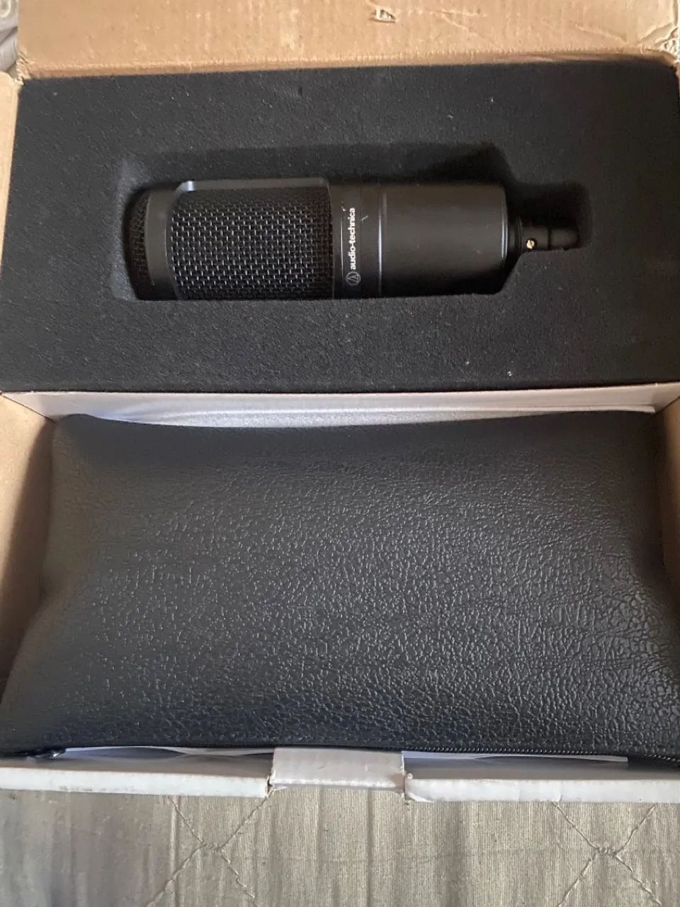 Microfone condensador AT2020 Audio-technica