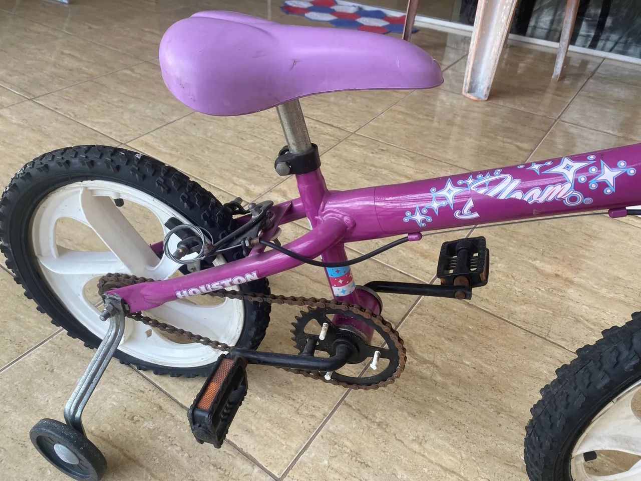 Vendo bicicleta infantil, Obss falta arrumar ô guidom e encher os pneus  - Foto 5