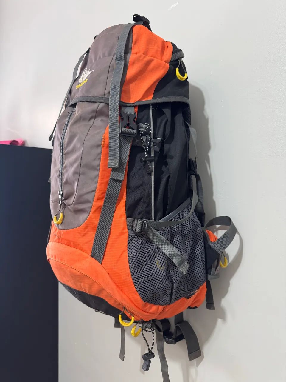 Mochila impermeável trilha camping reforçada 70 litros Laranja - Foto 3