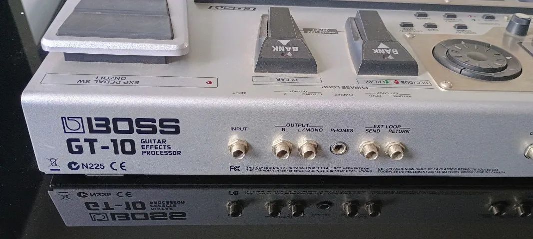 Pedaleira: Boss GT-10 Guitar Effects Processor - Foto 4