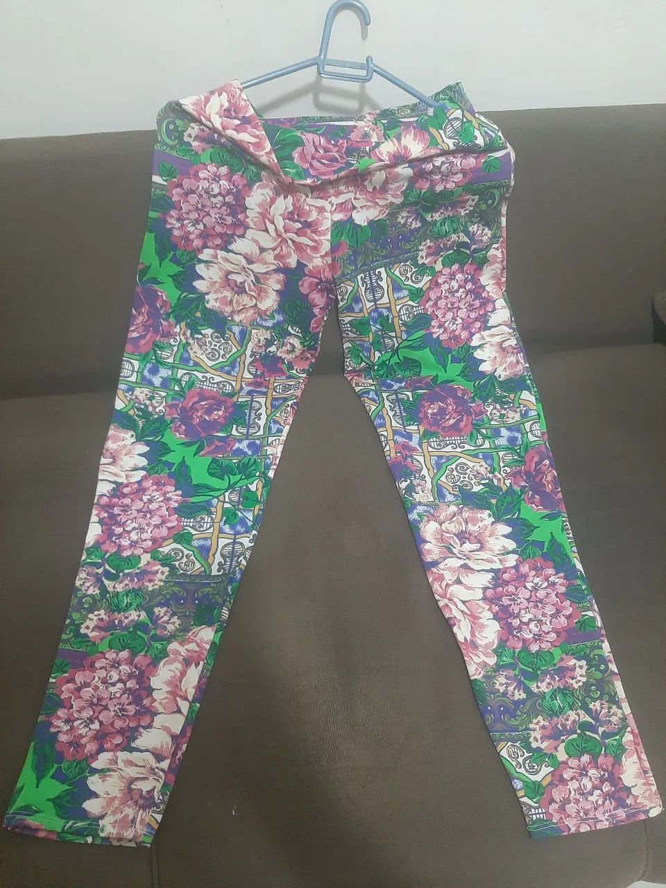 Calça estampada floral tamanho G - Foto 3