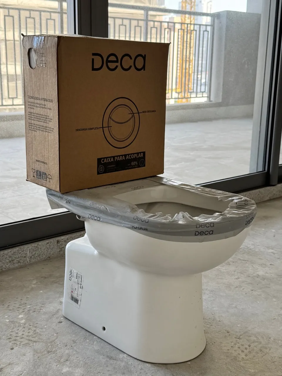 Vaso Sanitário Deca Izy Plus com Caixa Acoplada - Novo
