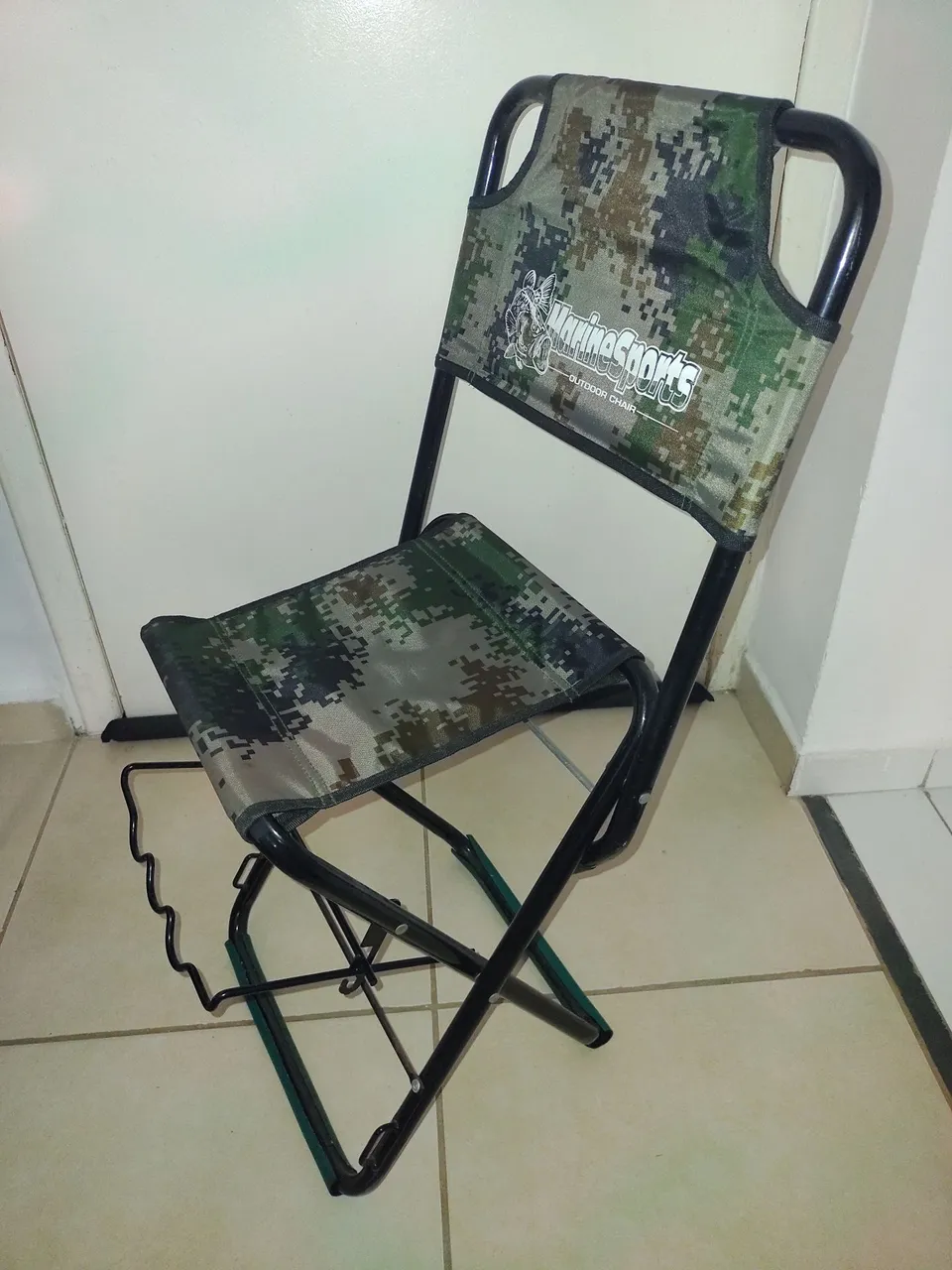 Cadeira dobrável camuflada - ideal para camping e pesca!
