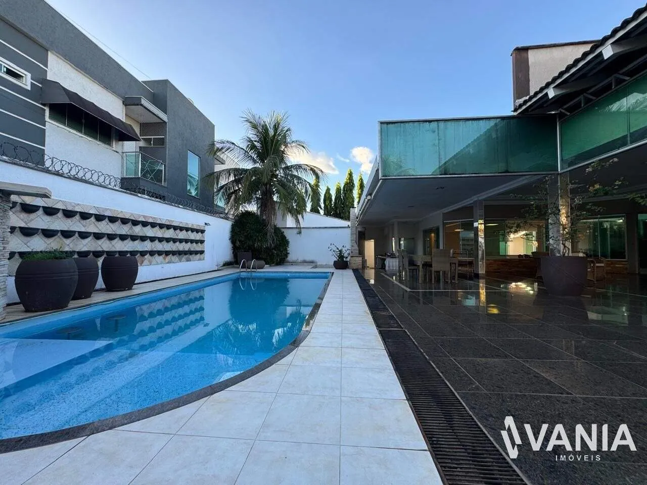 Casa de Luxo Mobiliada c/ 4 Suítes na 303 sul