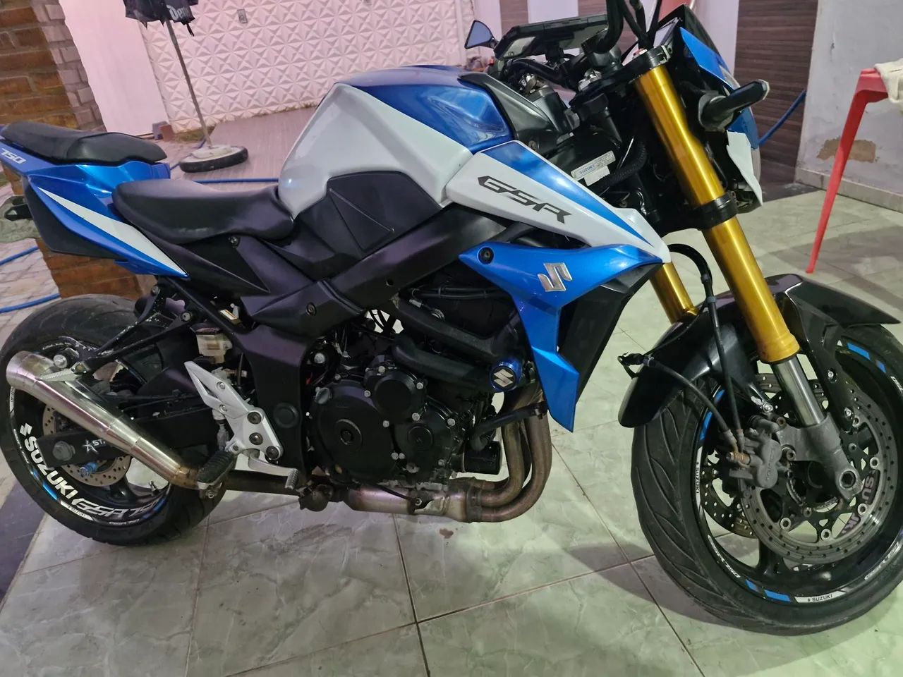Suzuk gsr750 