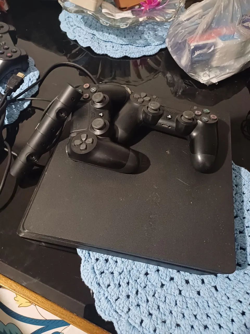 Console Playstation 4 Slim - PS4 500 gb + 2 controles + playstation camera - Foto 2
