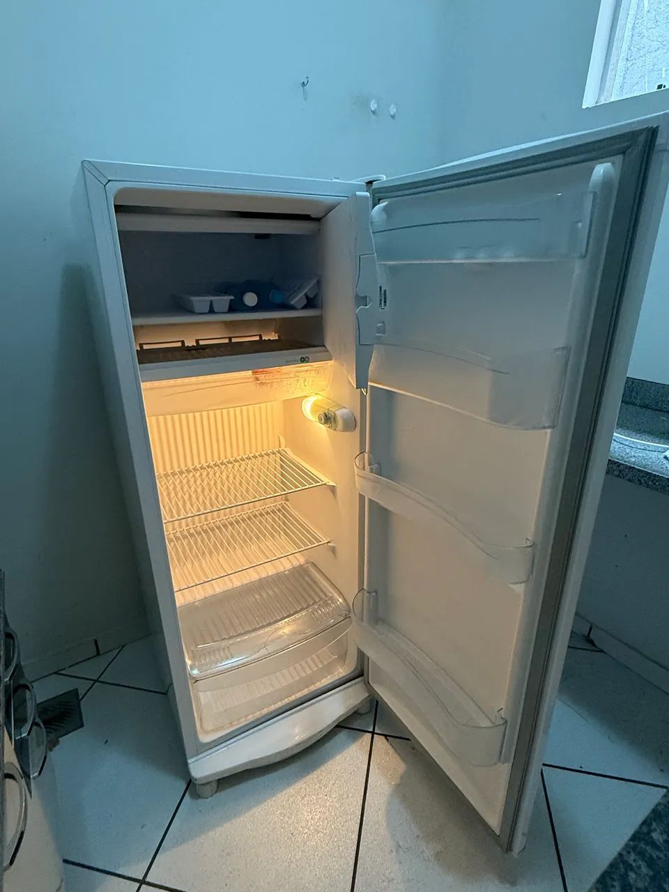 REGRIGERADOR DESGELO SECO CÔNSUL SEMI NOVA SO R$800,00 - Foto 2