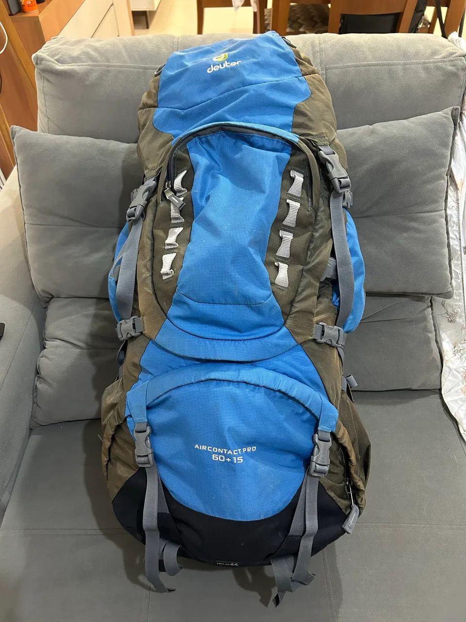 Mochila Deuter Aircontact Pro 60+15 com Transport Cover