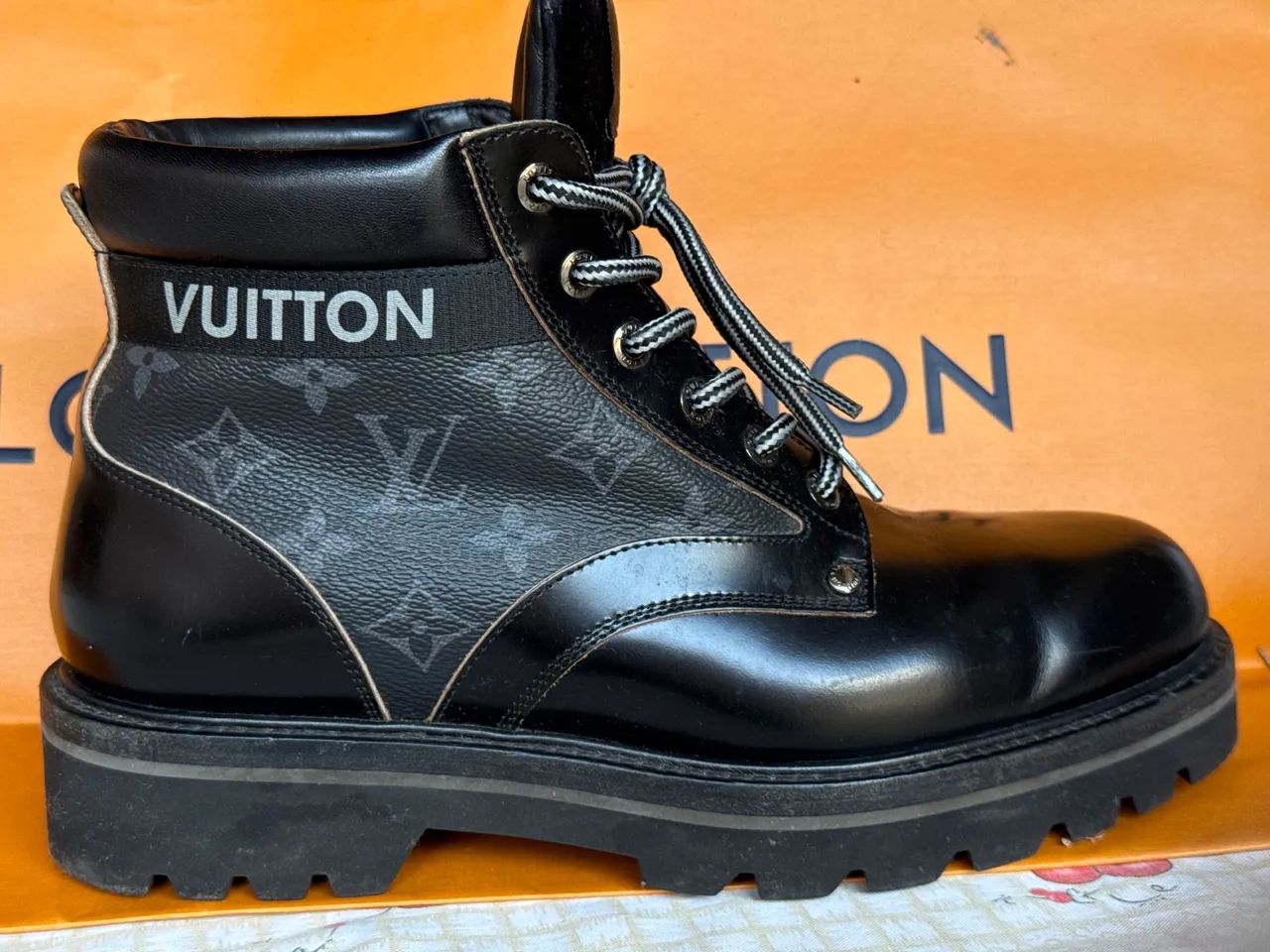 LOUIS VUITTON OBERKAMPF ANKLE BOOT (1A8ZG1) - Foto 2