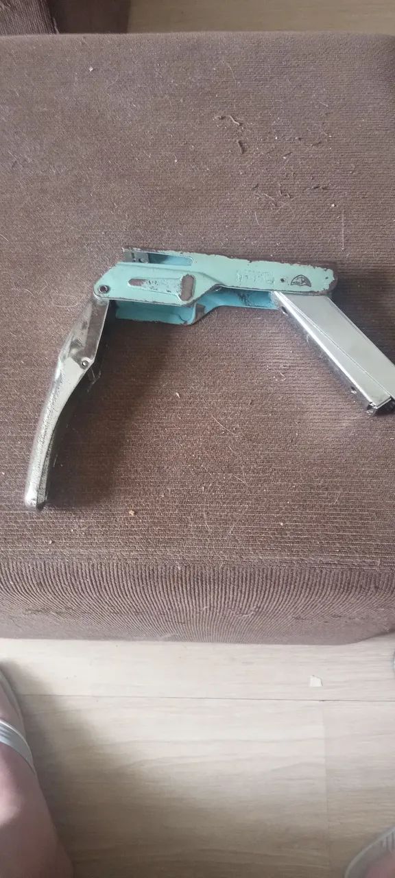 Vendo grampeador antigo funcionando 64842112002817122