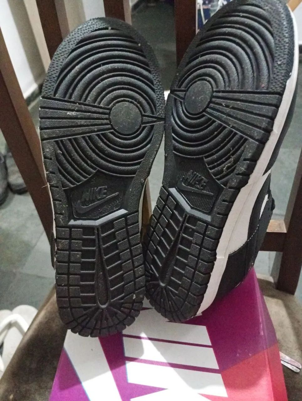 Tênis Nike Dunk Low Preto e Branco - Foto 4