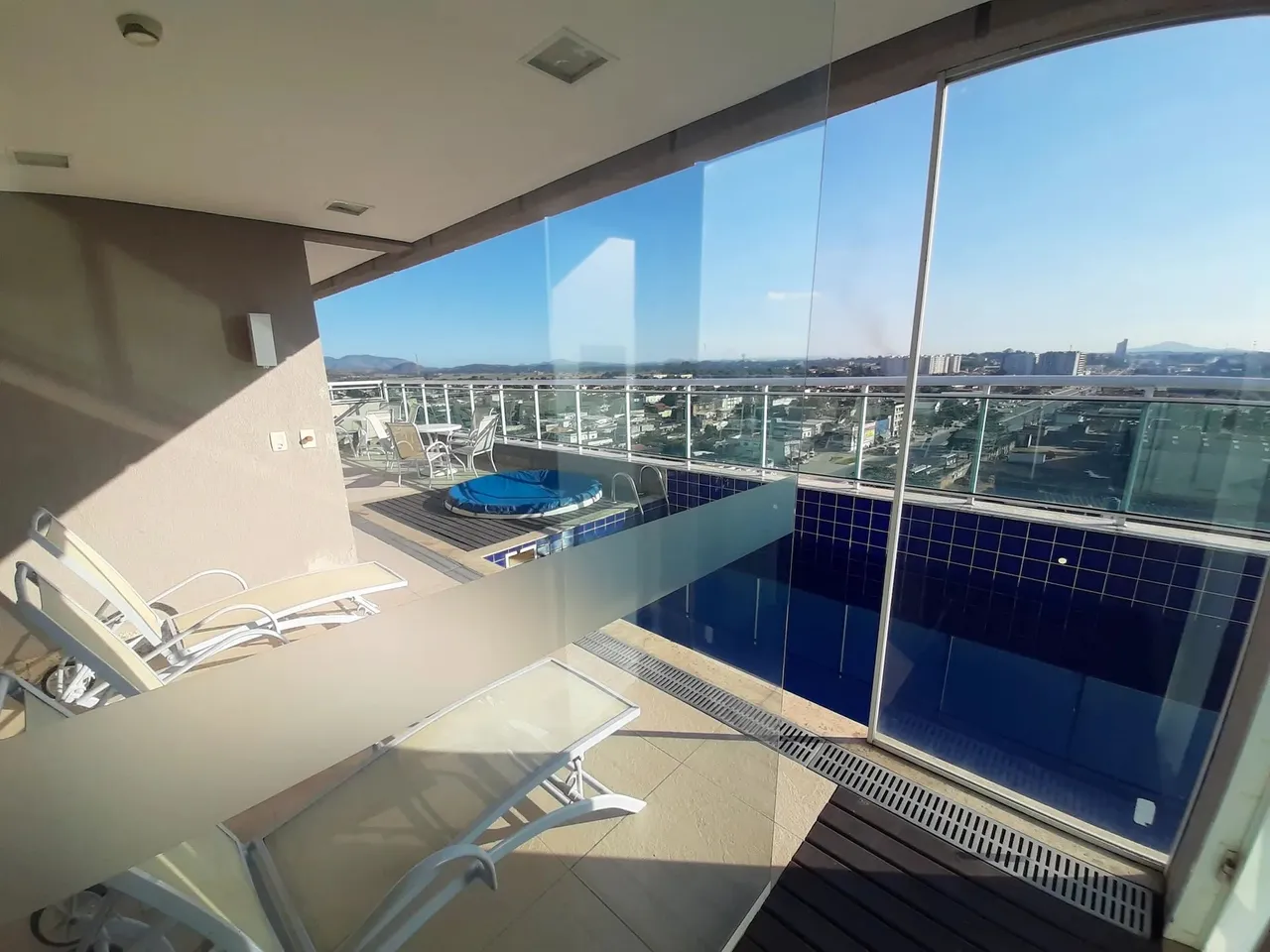 Alugo sala comercial, próximo ao mercado Barcelos.