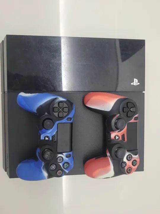 Playstation 4 com 2 controles
