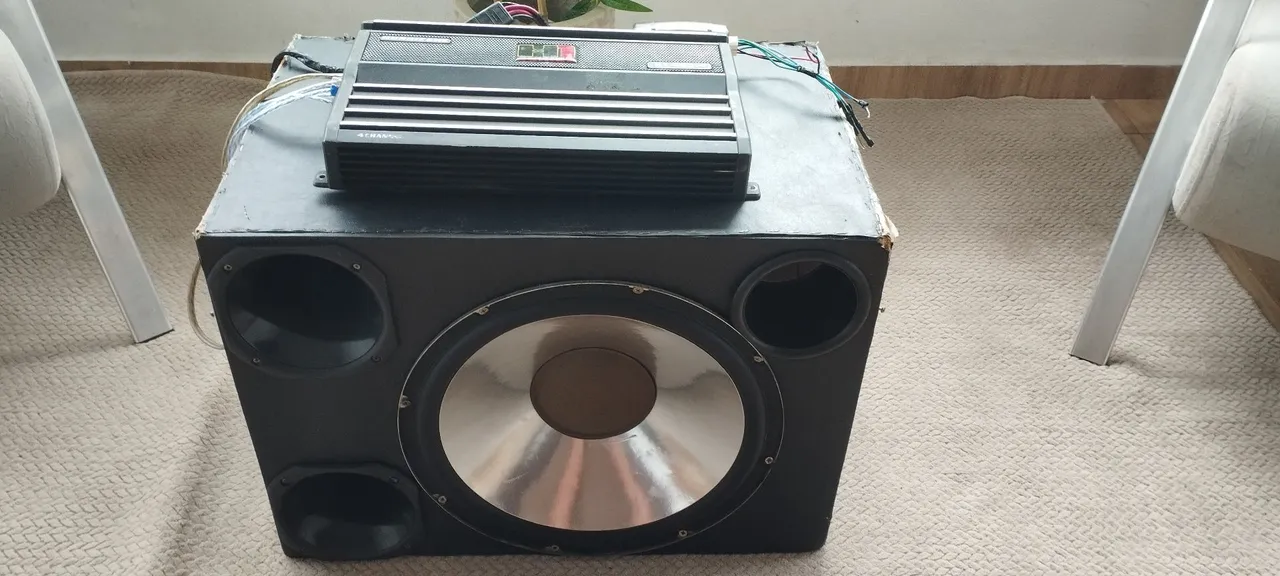 Caixa de Som Subwoofer Potente