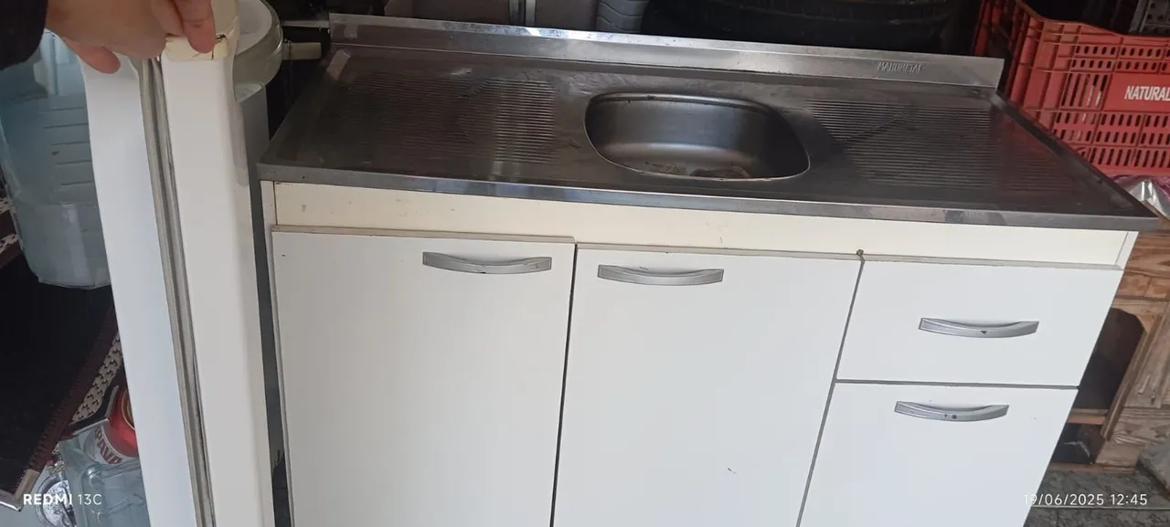 Armário de cozinha com pia em aço inox / ENTREGO