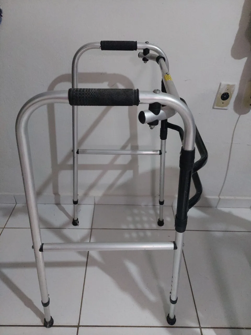 Andador para auxiliar na mobilidade