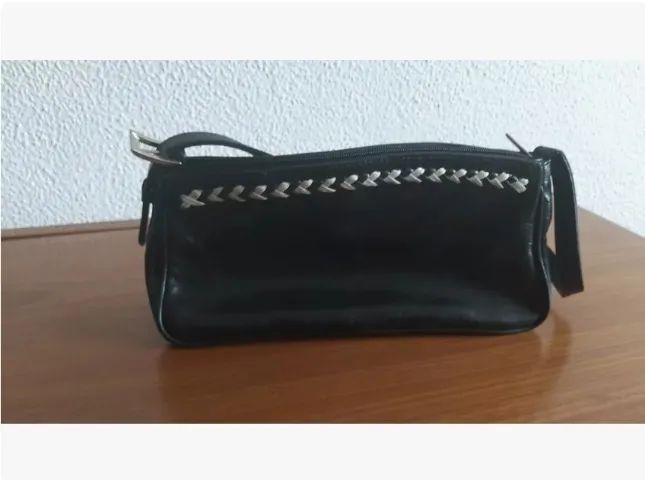 Bolsa Baguette Preta Com Debrum Preto E Branco  - Foto 2