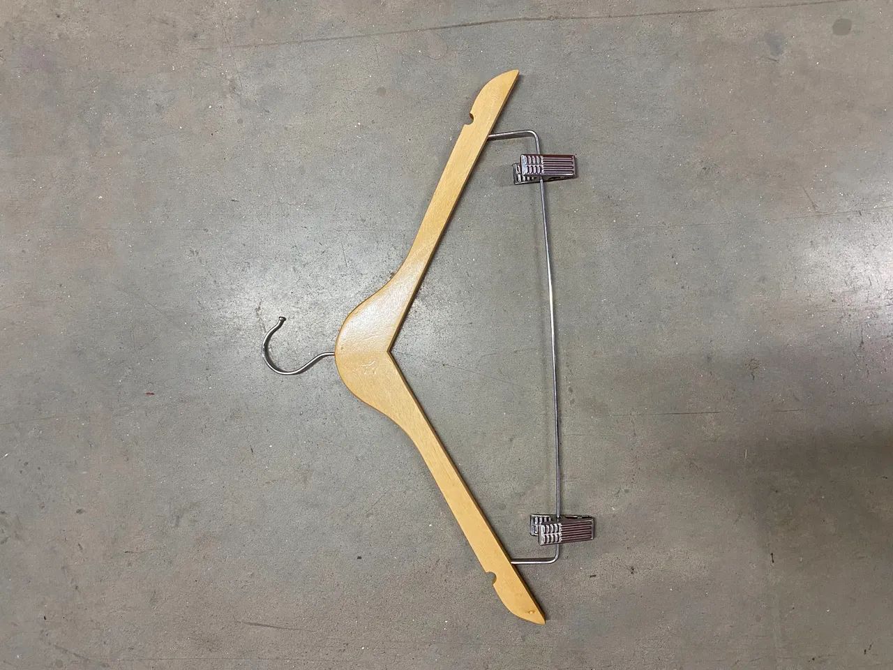 Kit 10 cabides de madeira  - Foto 4