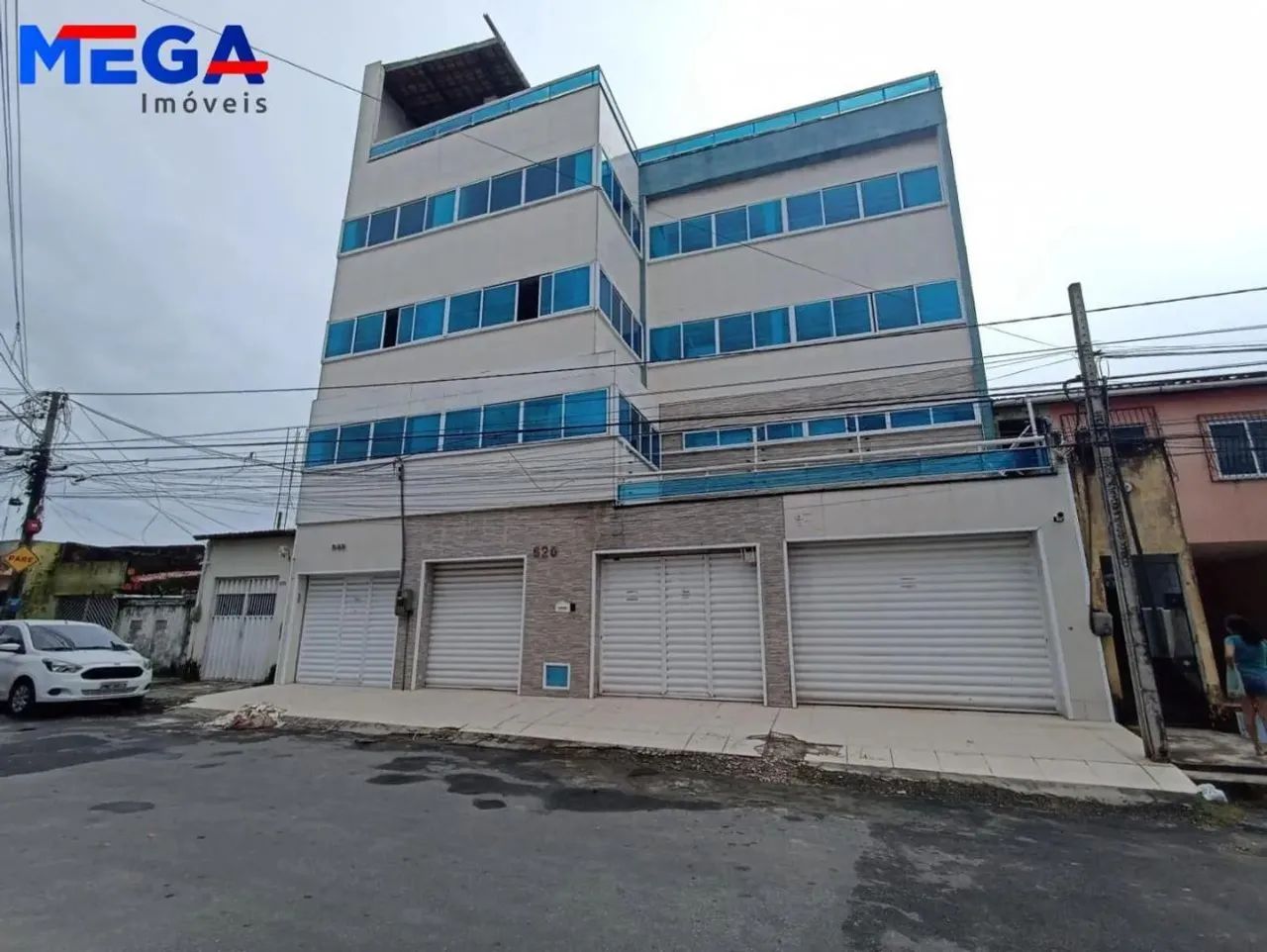 Prédio comercial no bairro Jardim Iracema em Fortaleza, CE