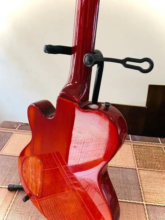 Guitarra seminova, já regulada, blindagem em cobre, excelente sustainer estado de nova - Foto 2