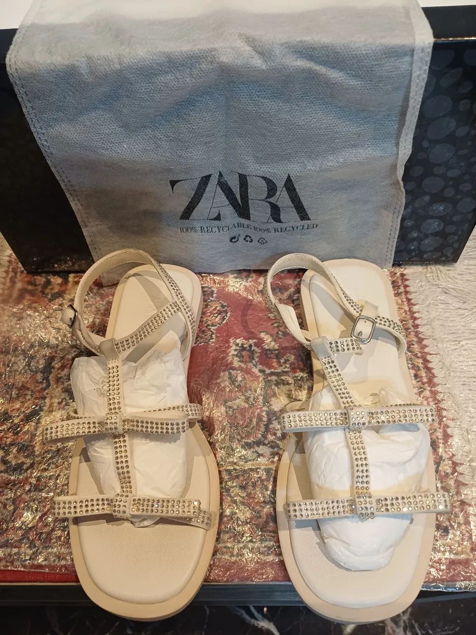 Sandália infantil Zara semi-nova off-white com strass,  tam.31. - Foto 2
