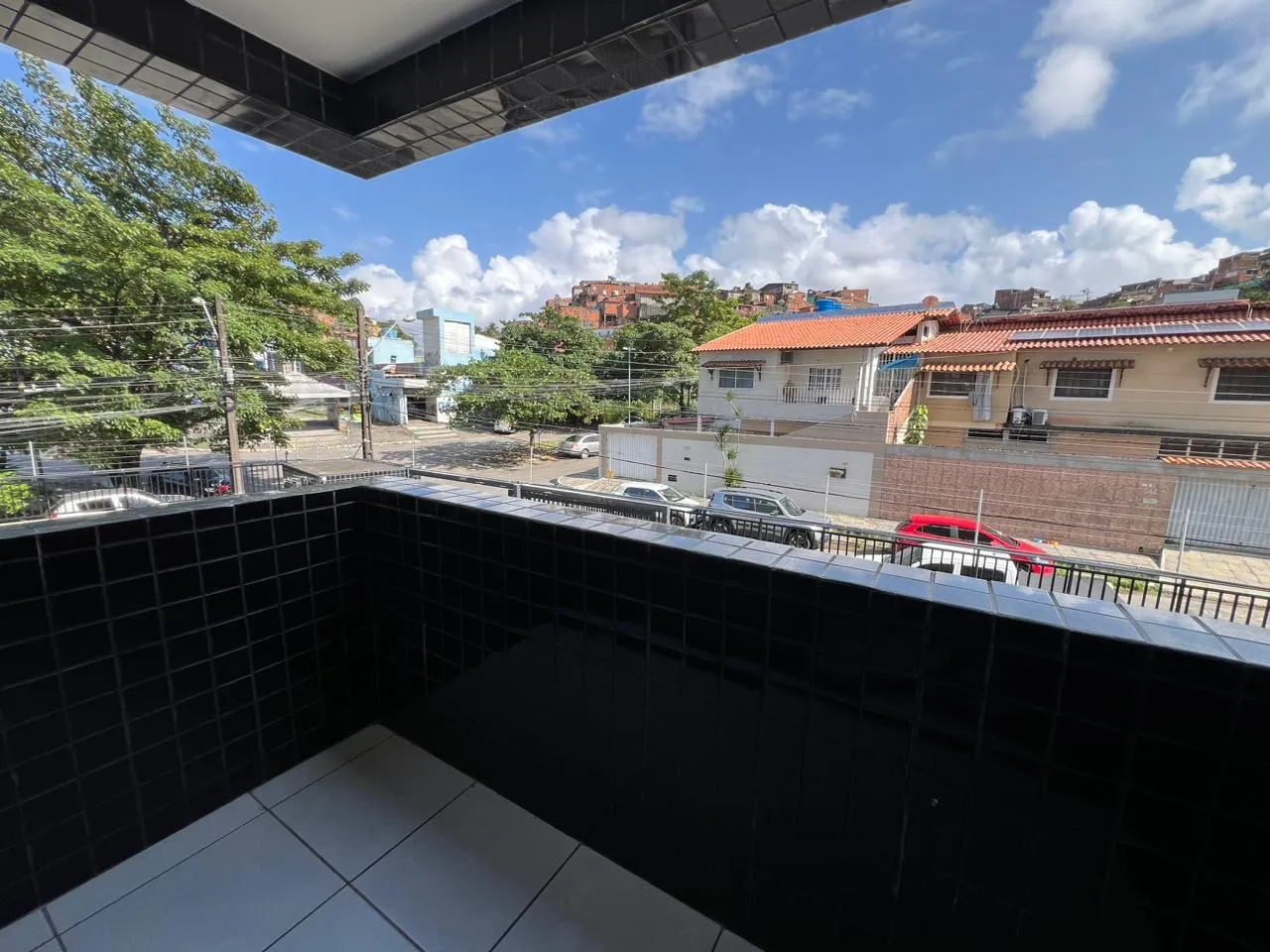 Alugo 2/4 com armários