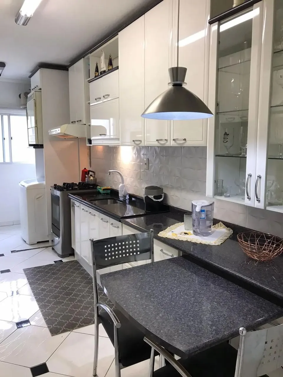 Excelente apartamento semimobiliado em Lourdes! Conta com 03 dormitórios, sala para 02 amb