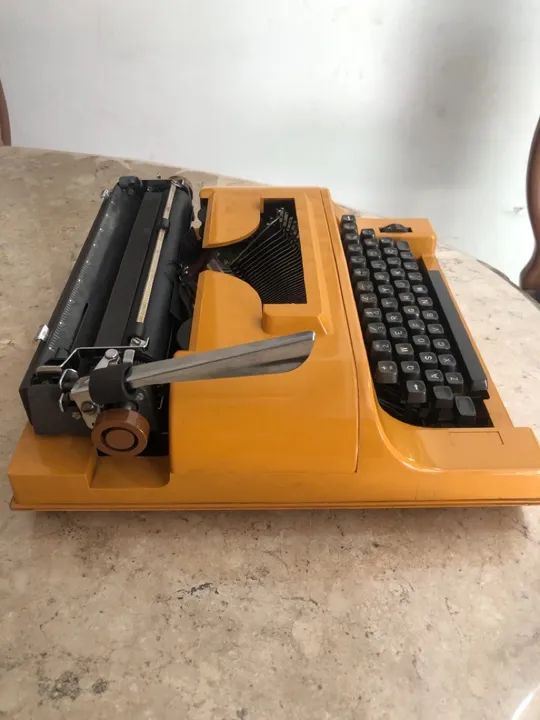Máquina de escrever Remington 12 amarela - Foto 3