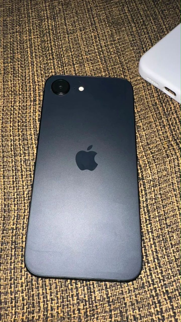 iPhone 16e