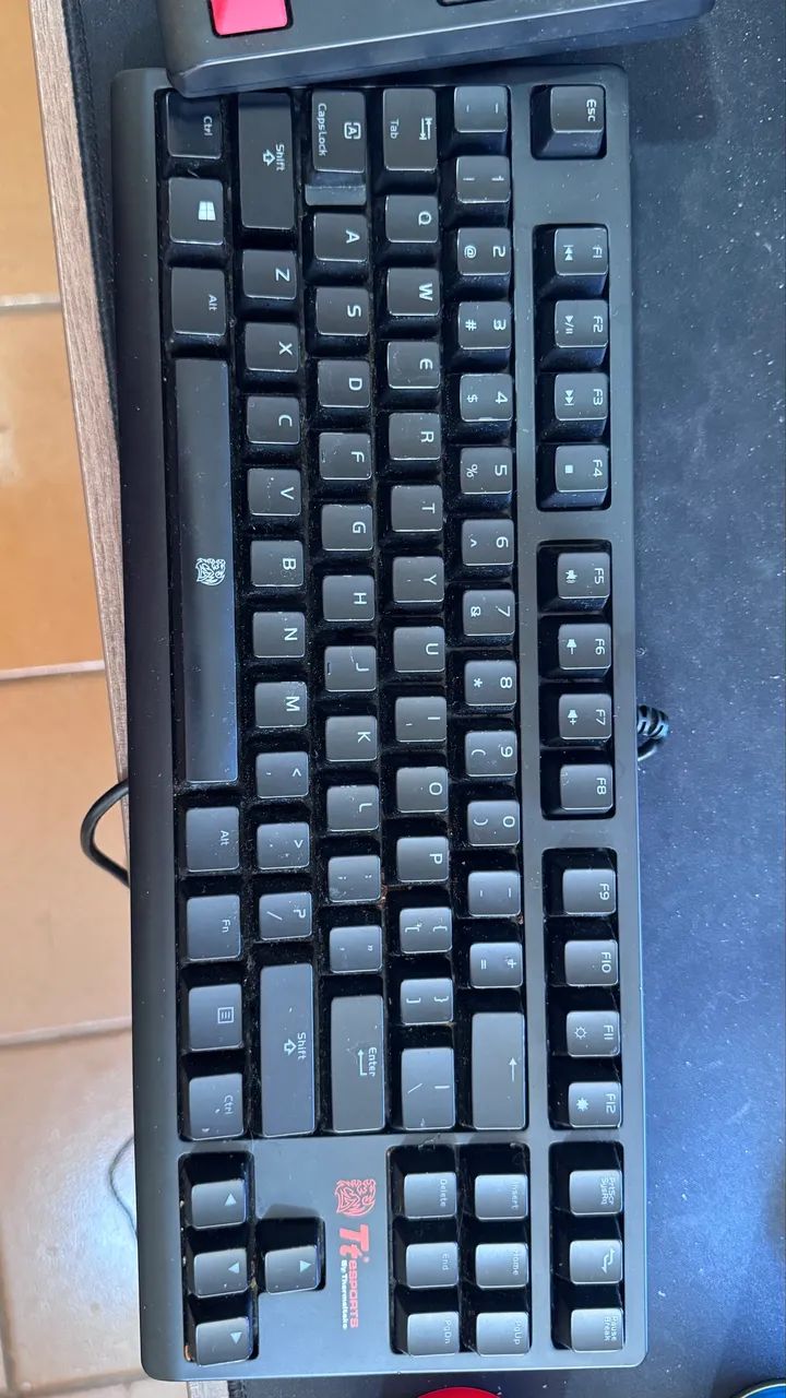 2 Teclados Mecânicos Poseidon ZX KB-PZX - R$ 125 os dois