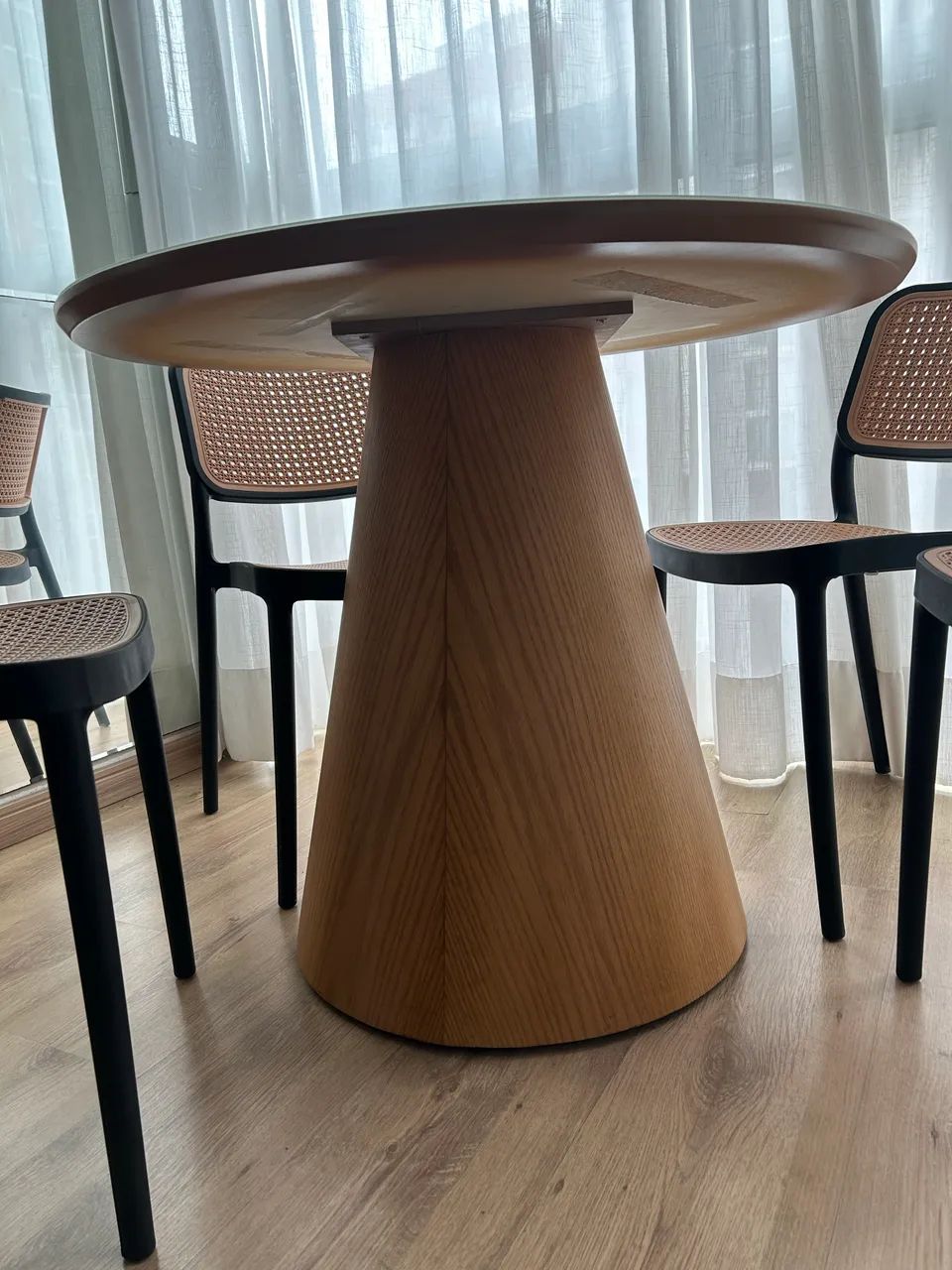 Mesa Bela 90 com Cadeiras Lia Pretas - Foto 4