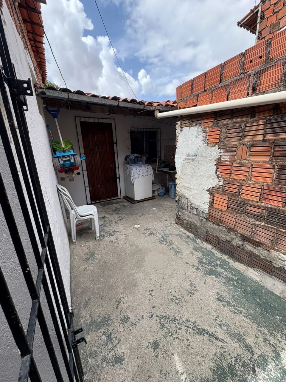 Vendo 2 casas no mesmo terreno em rua principal - Foto 4