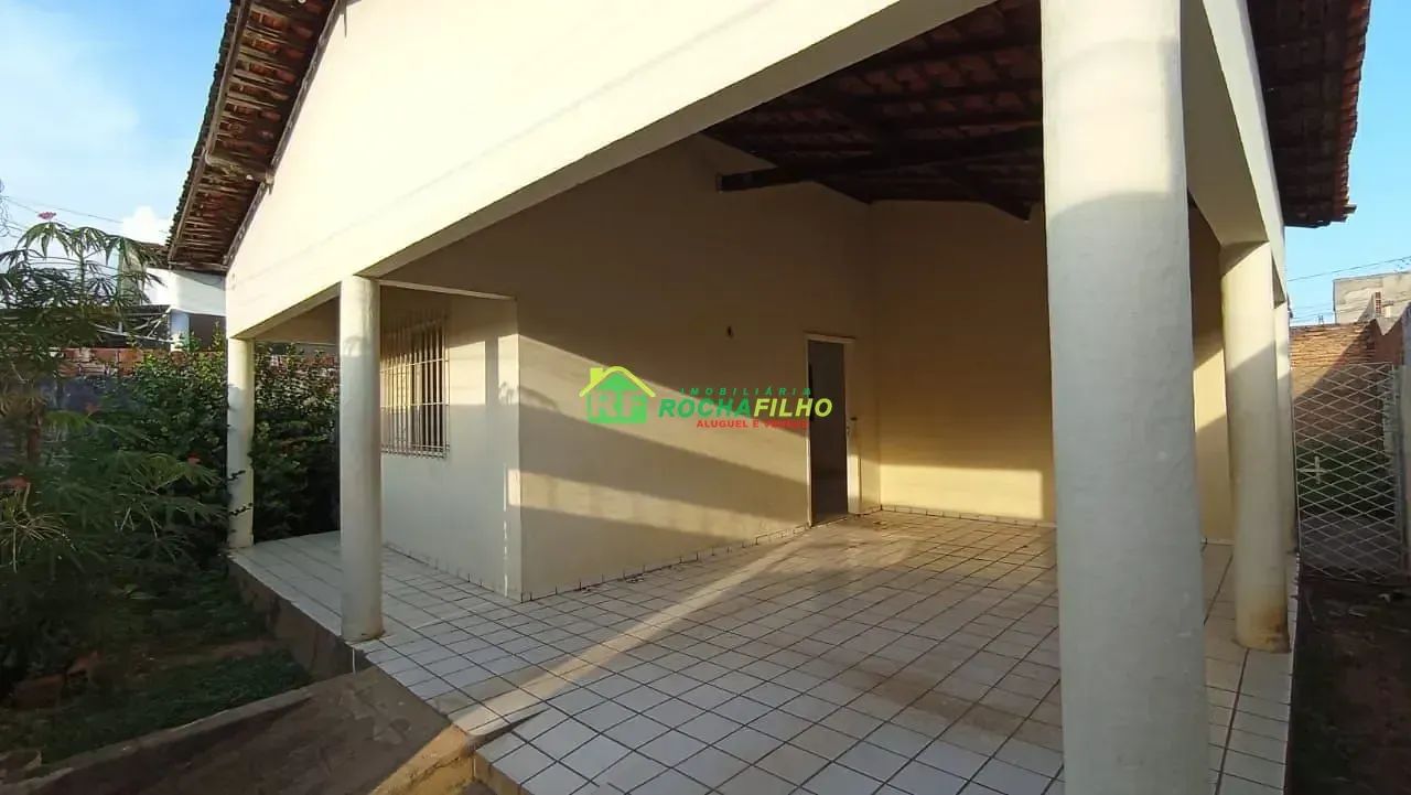 Casa com 3 Quartos em Terreno de 200m² e Garagem Coberta - Foto 2