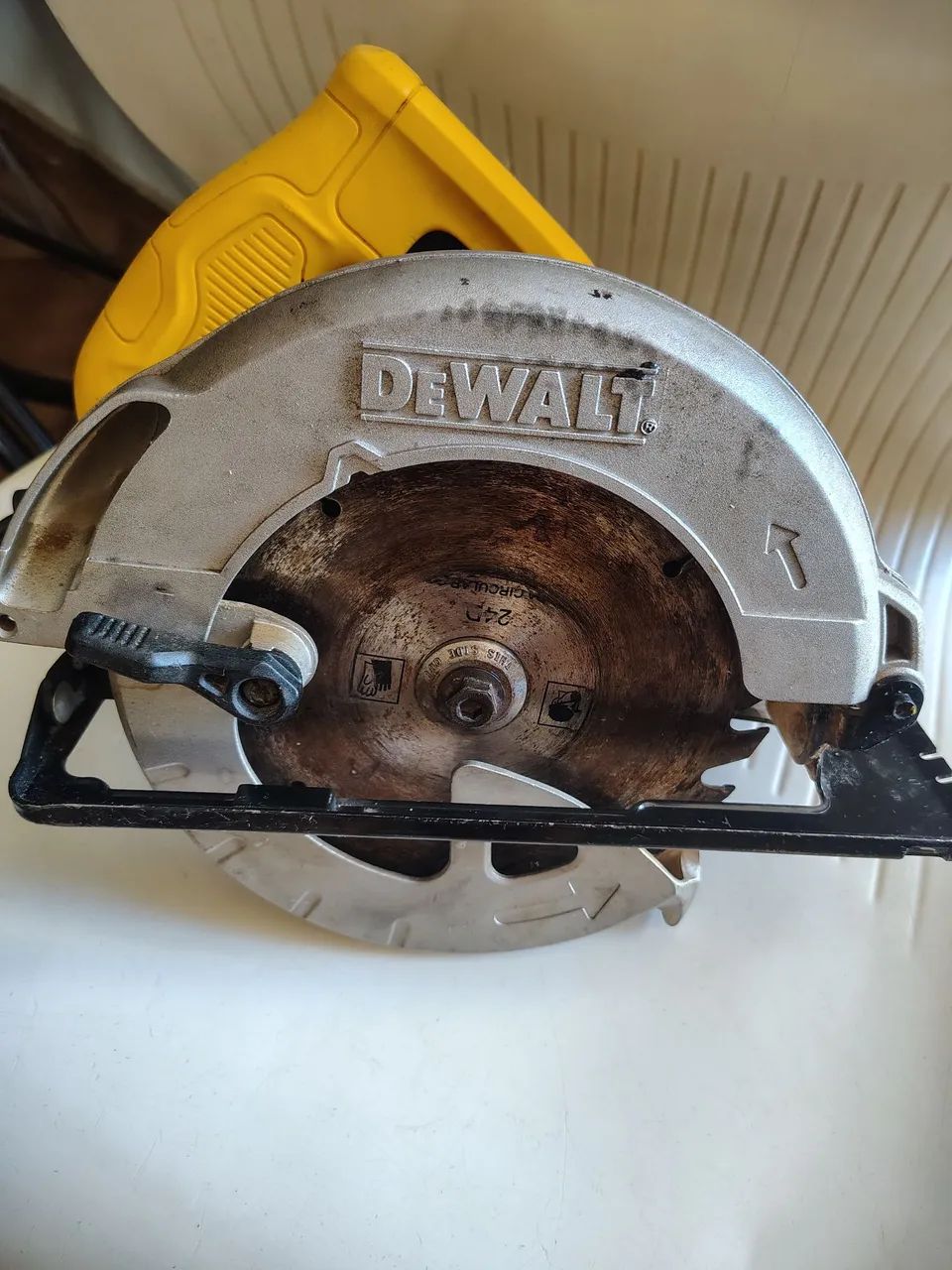 Circular Dewalt 1400w