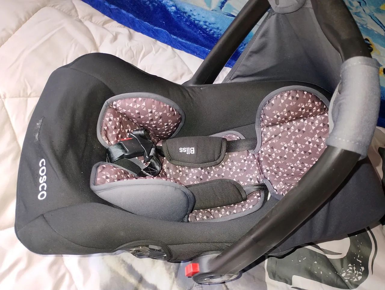 Mini cama infantil e bebê conforto 
