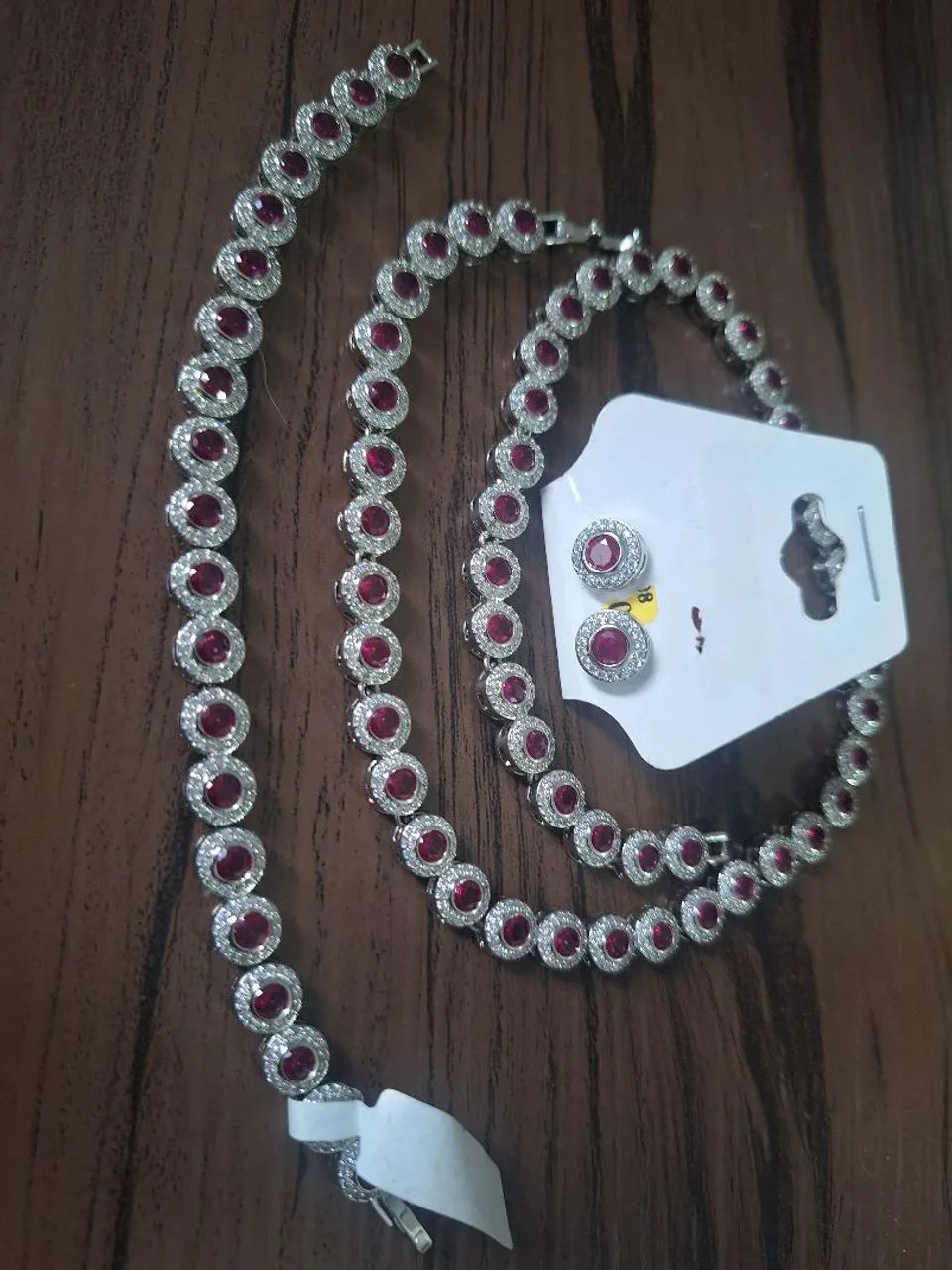 Conjunto de colar rivieira, brinco  e pulseira. 