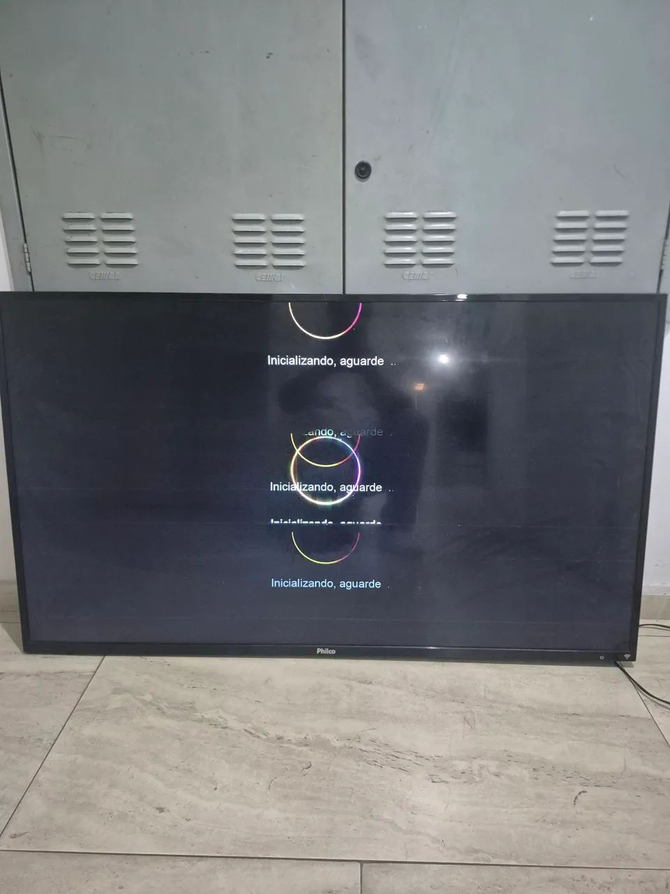 2 TV. com o defeito