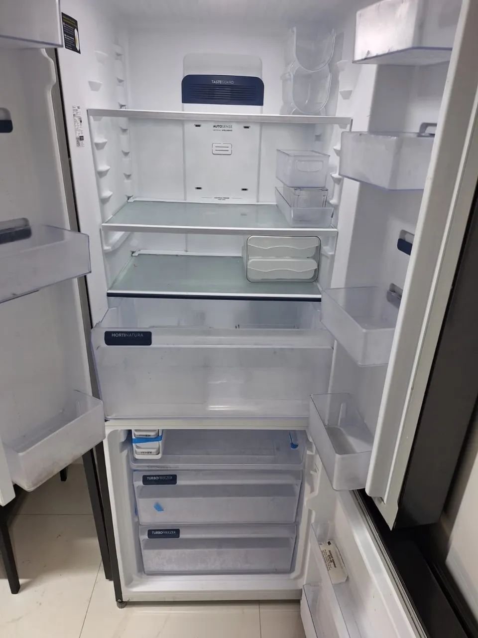 Geladeira Electrolux Frost Free Inverter 480L Efficient AutoSense 3 Portas Black Inox  - Foto 6