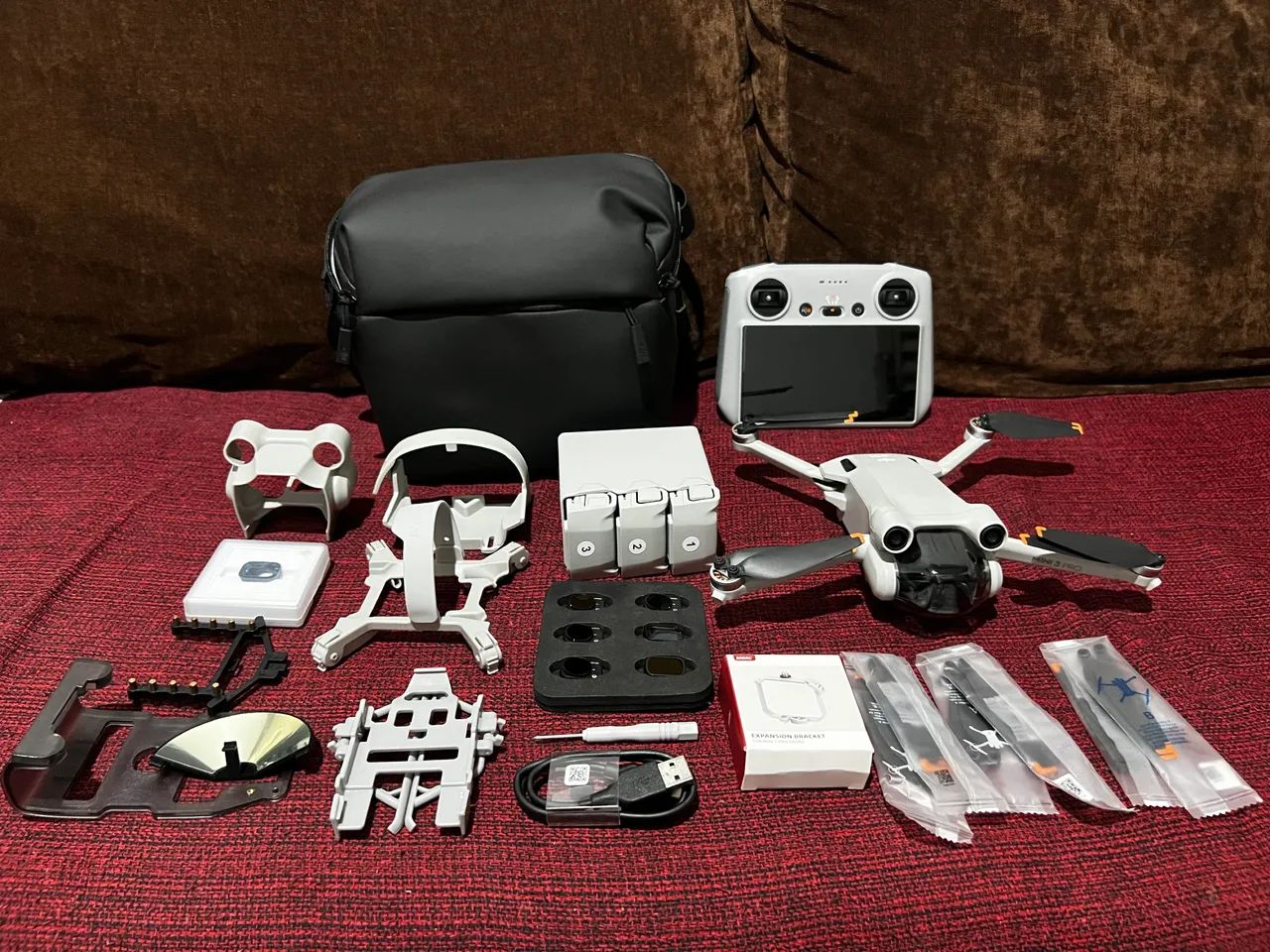 Drone DJI mini 3 Pro combo fly more Plus, controle com tela + acessórios 