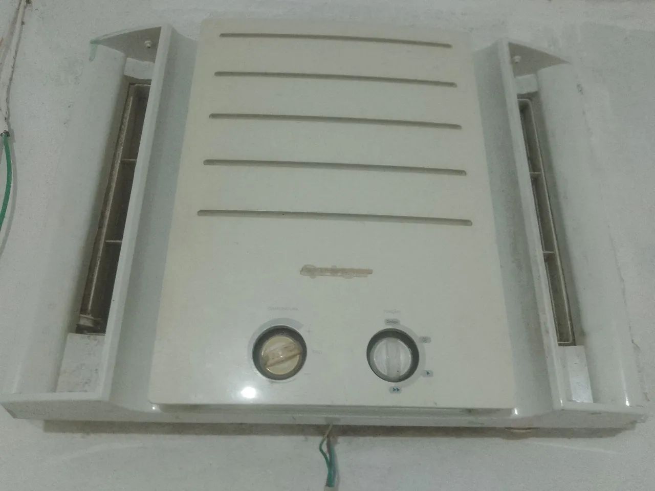 AR CONDICIONADO SPRINGER 7.500 BTUS COM DEFEITO.