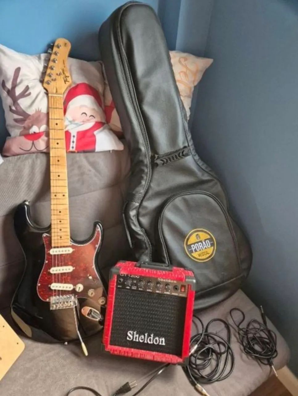 guitarra stratocaster tagima tg-300 com amplificador sheldon e capa de couro