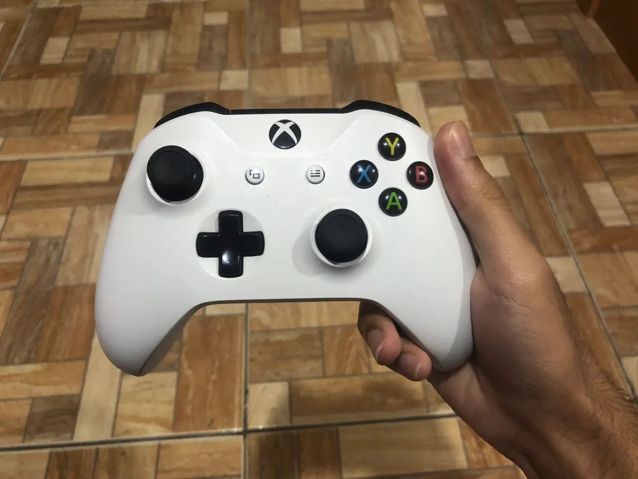 Xbox One S Branco 1TB Completo com 2 Controles e 5 Jogos. - Foto 4