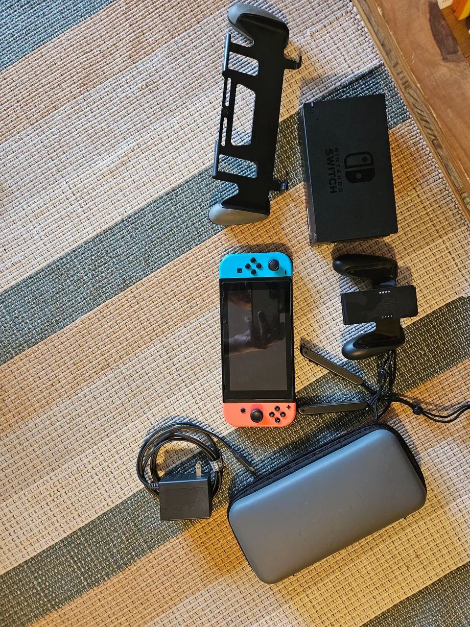 Nintendo Switch 1 V1 bloqueado c/ acessórios + microSD 128GB