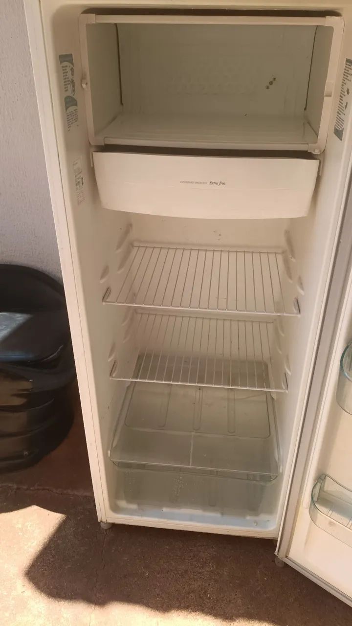 Vendo 400 reais e 220 a voltagem