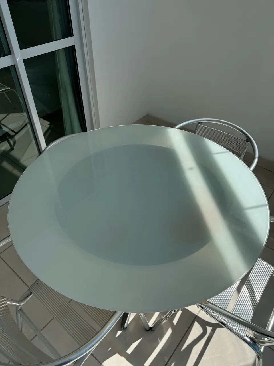 Mesa de alumínio com 4 cadeiras 