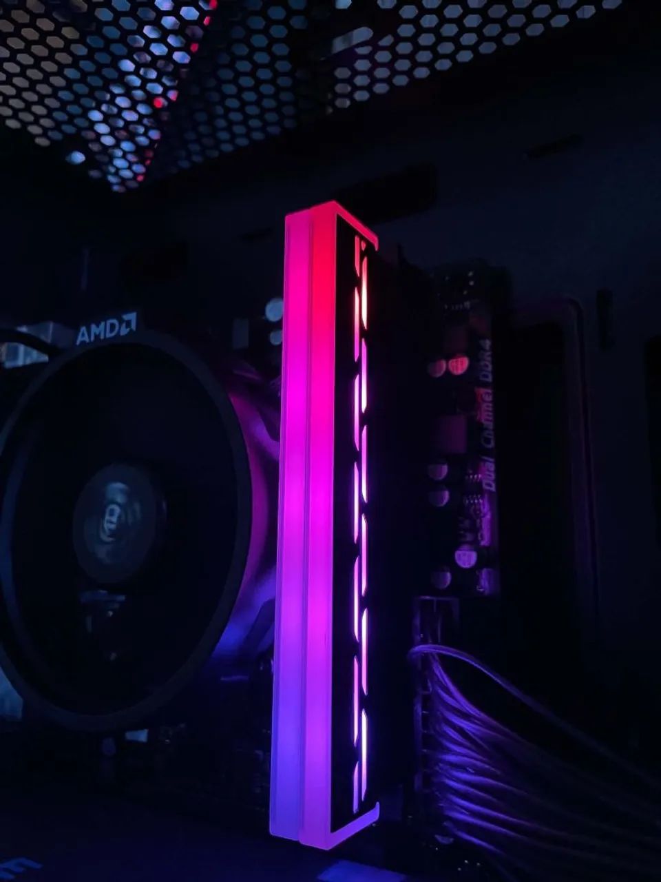 PAR RAM DDR4 2X8 3200mhz RGB - Foto 2