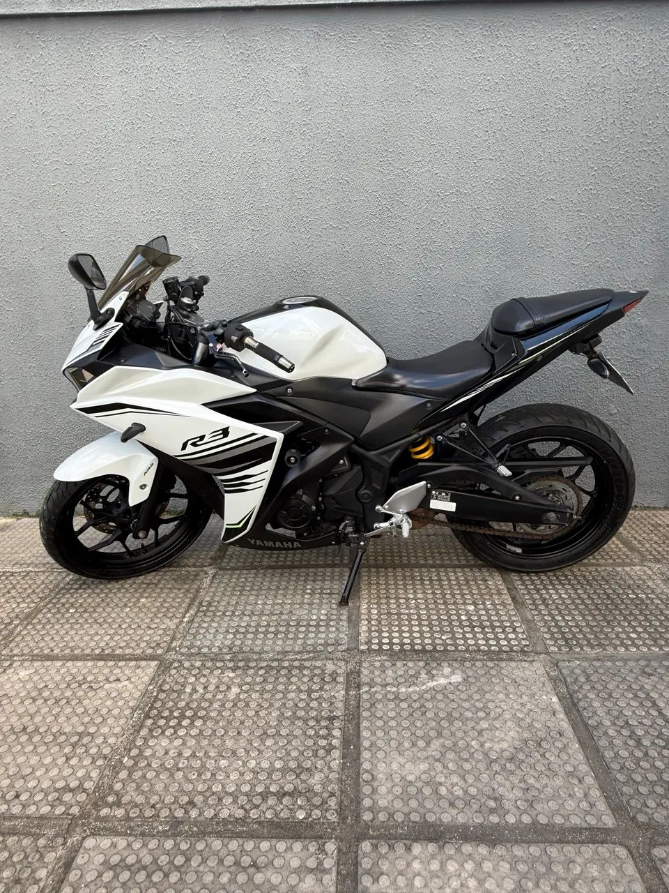 Yamaha R3 