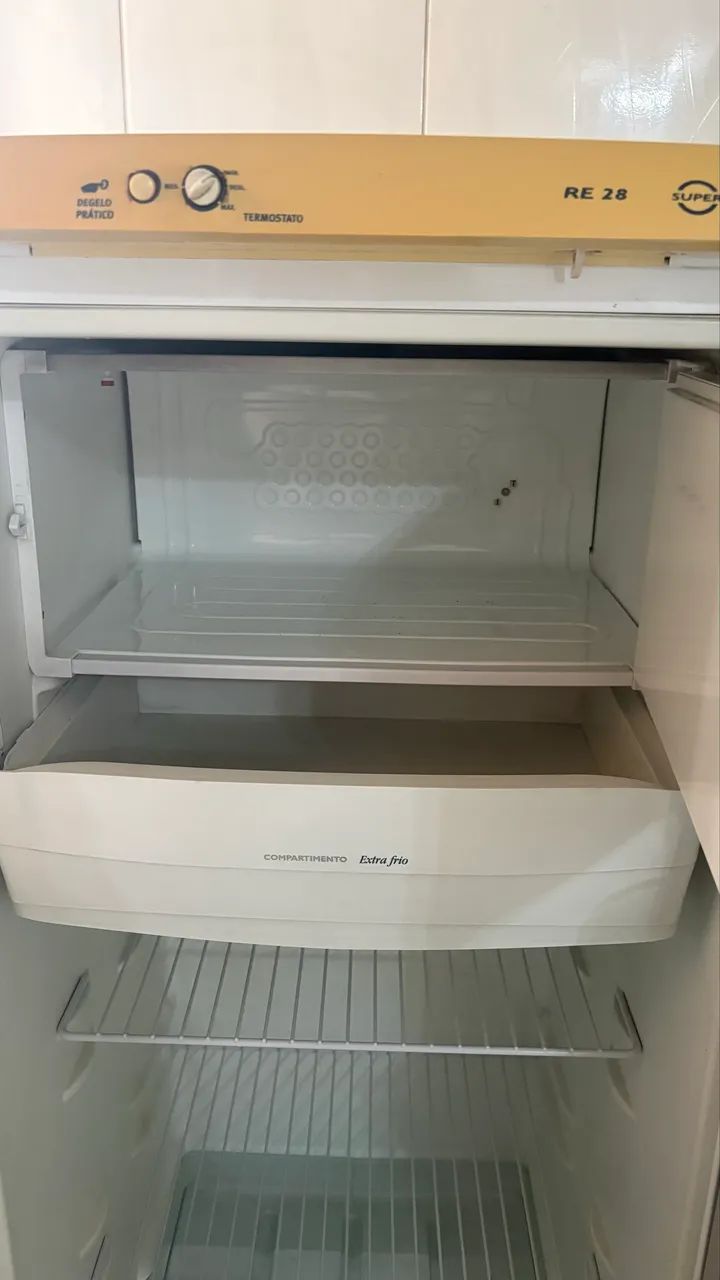 Geladeira Electrolux Compacta 240L - Ótimo Estado! - Foto 4